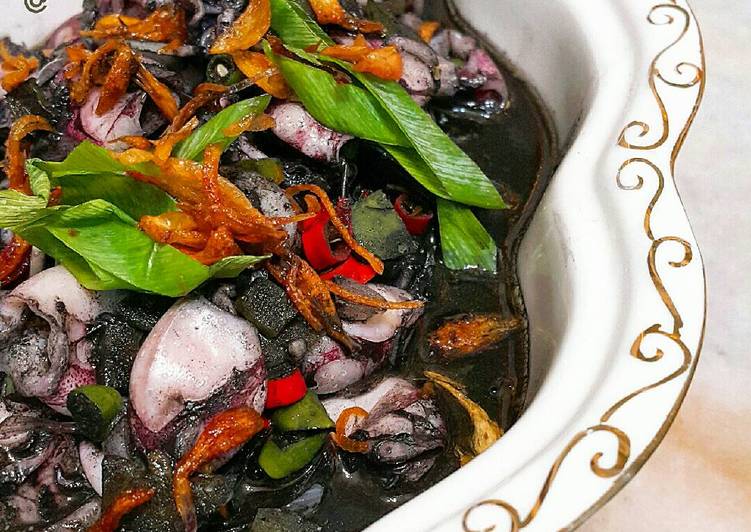 Resep Cumi Masak Hitam 🐙 oleh VinaY89 - Cookpad