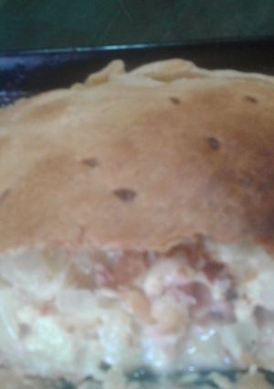 Una foto de Tarta de jamón, queso y cebolla