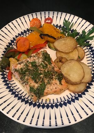 Una foto de Salmón Ratatouille