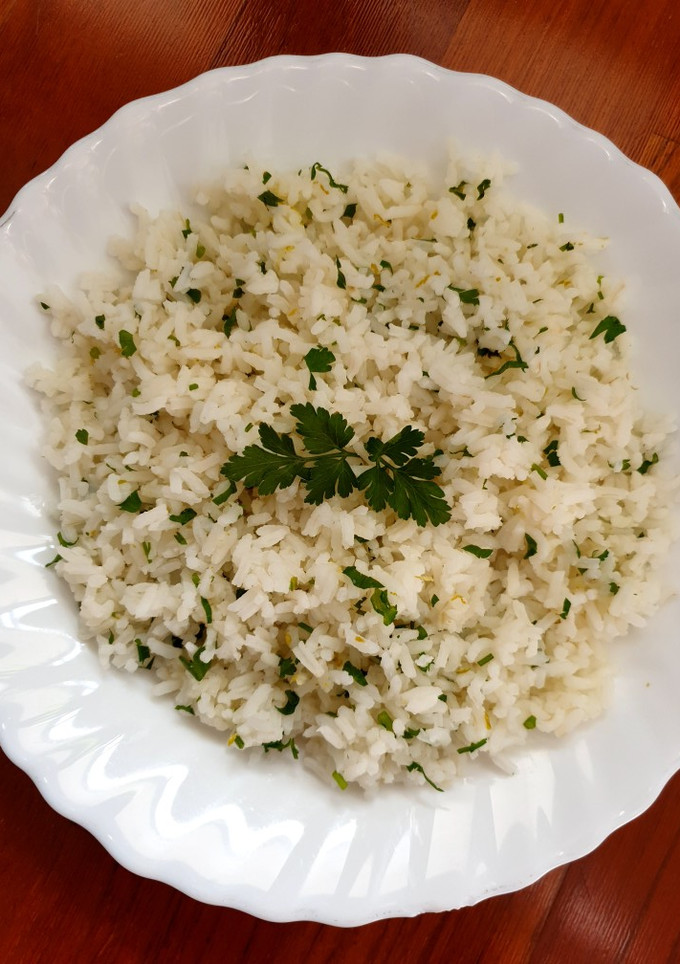 Una foto de Arroz con cilantro y lima