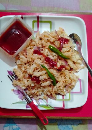 अनियन मैकरॉनी (onion macaroni recipe in Hindi) रेसिपी मुख्य फोटो