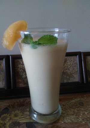 A picture of Muskmelon-rose lassi.