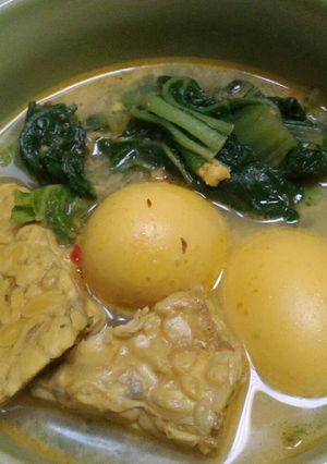 Foto resep (11).Sawi telur bumbu rujak