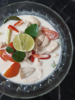 A picture of Tom Kha Gai (Chicken Coconut Soup) 🐔🌶🍅🌿.