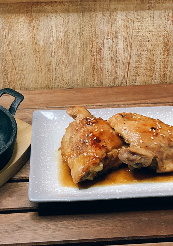 Una foto de Pollo Teriyaki, coliflor y arroz Jazmín