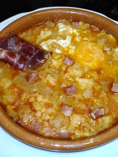 Una foto de Sopa de ajo con jamón