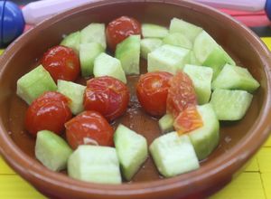 Una foto de Pepino con cherris en almíbar