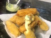 Una foto de mayonesa de ajo y perejil