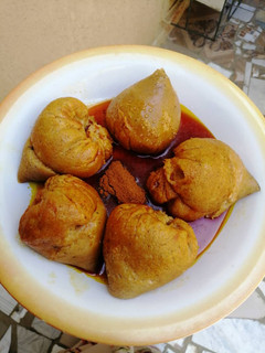 A picture of Moi-Moi.