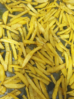 عکسی از دستور سیب زمینی سرخ کرده رستورانی تقریبا بدون روغن و رژیمی🍟