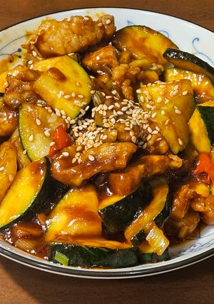 辣炒五花肉櫛瓜 的食譜成品照片