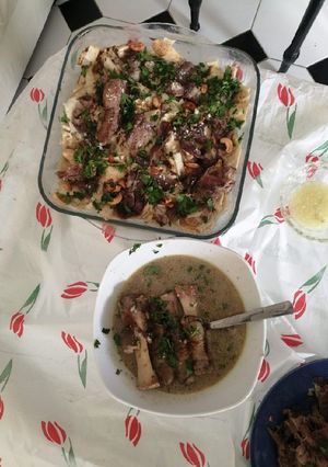 صورة لوصفة شوربة وفتة لحمة راس ومقادم 😋😋