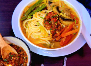 A picture of Vegetable Thukpa or Tibetan Noodles Soup.