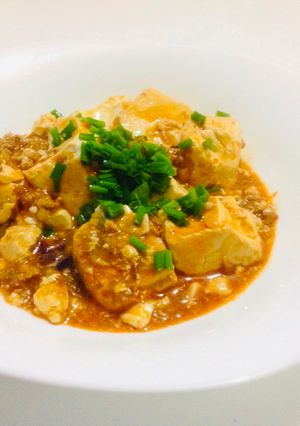 Una foto de Estofado de tofu Japonésmábó doufu🇺🇾🇯🇵🇨🇳麻婆豆腐