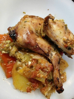 Una foto de Conejo asado con verduras a mi estilo