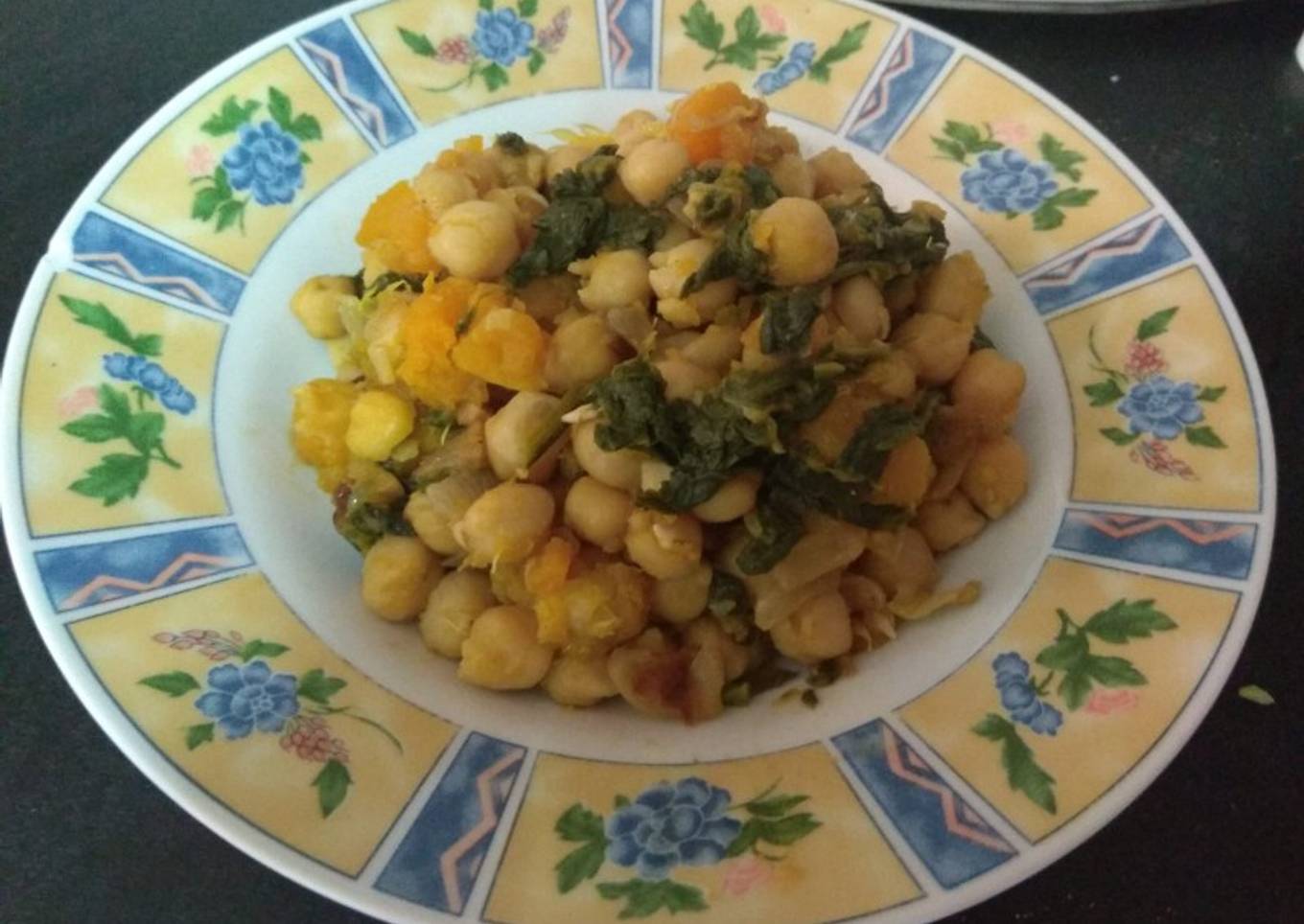 Garbanzos con espinacas, calabaza y naranja