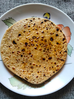 સ્વીટ રોટી (Sweet Roti Recipe In Gujarati) રેસીપી મુખ્ય ફોટો