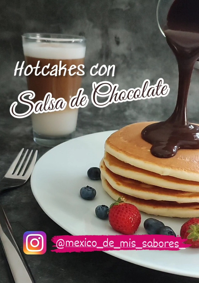 Una foto de 💥 HOTCAKES CON SALSA DE CHOCOLATE 💥
