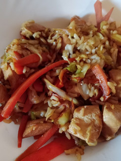 Una foto de Arroz con verduras estilo asiático