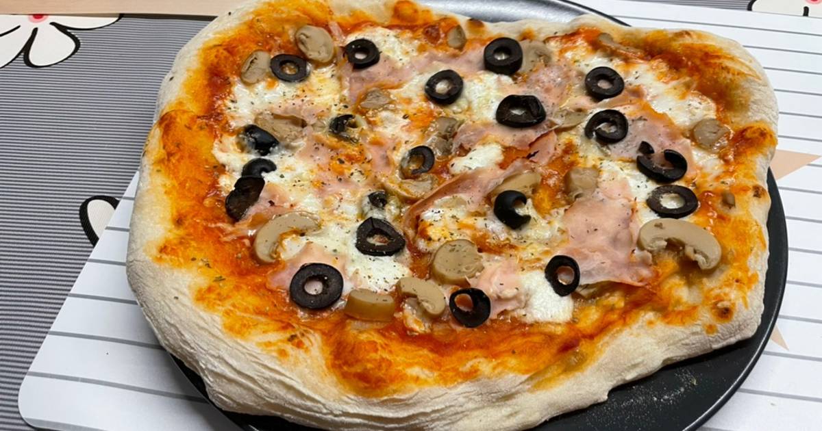 Pizza Napolitana (en piedra de horno) con Thermomix Receta de Marta Sevilla  Rodríguez- Cookpad