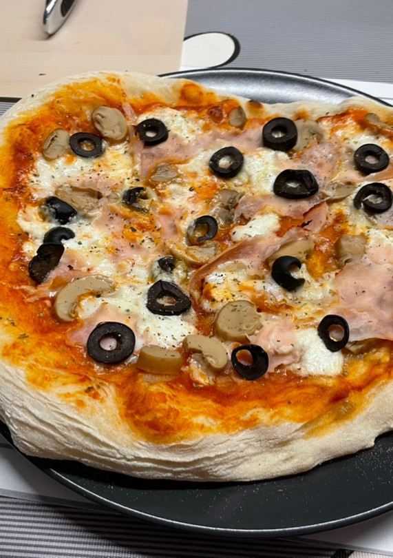 Una foto de Pizza Napolitana (en piedra de horno) con Thermomix