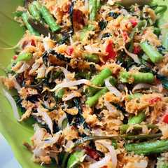 A picture of Urap sayuran.