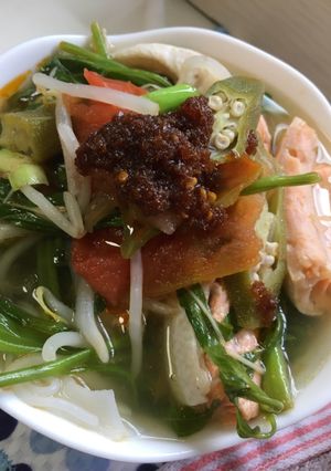 Hình của món Canh chua cá sake Nhật.