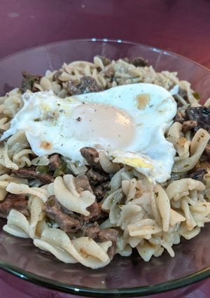 Una foto de Fideos con salsa de carne súper fácil🥩