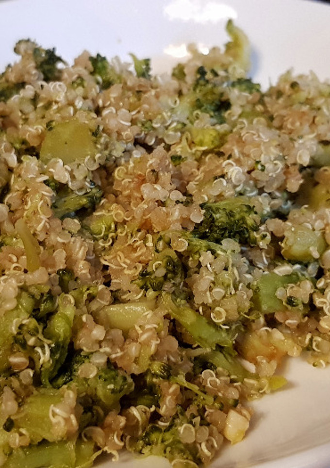 Una foto de Salteado de Quinoa y Brócoli