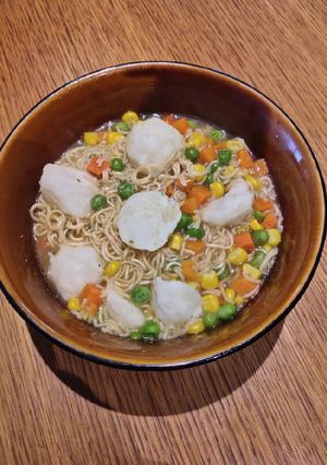 A picture of Instant Noodle with Cuttlefish Balls.