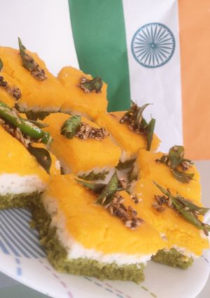 तिरंगी ढोकला(tirangi dhokla recipe in Hindi) रेसिपी मुख्य फोटो