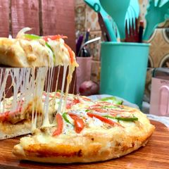 A picture of Cheesy Chicken Tikka Pizza 🍕.
