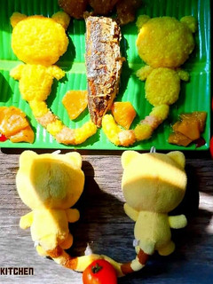 Hình của món Cơm bento: Mèo con phơi nắng (Cá nục kho thơm).