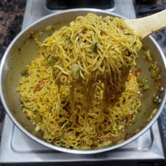 Vegetable Schezwan Maggi 📌 A picture of Vegetable Schezwan Maggi 📌.