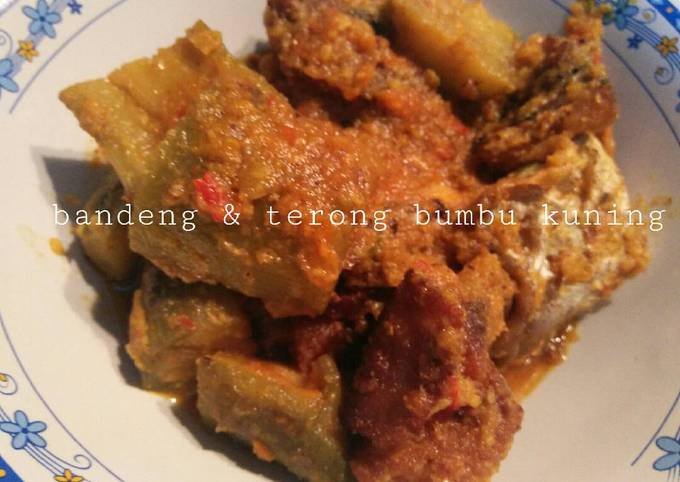 Cara Gampang Menyiapkan Bandeng &amp; terong bumbu kuning yang Enak