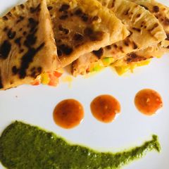 A picture of Pizza Paratha.