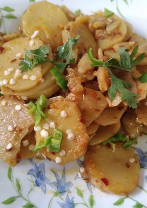 A picture of Aloo ki warqiyan.