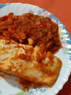 Una foto de Mero y calamares al chilindrón de mi casa