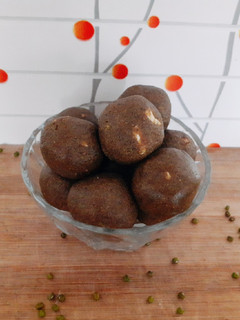 பாசிப்பயிறு லட்டு (Paasipayaru laddo recipe in tamil) செய்முறை முக்கிய புகைப்படம்