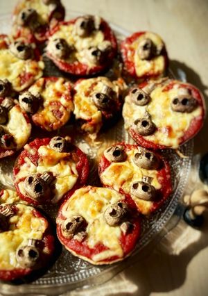 Una foto de Mini pizzas fit terroríficas (con base berenjena)