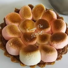 🥧S'mores Pies🥧 A picture of 🥧S'mores Pies🥧.