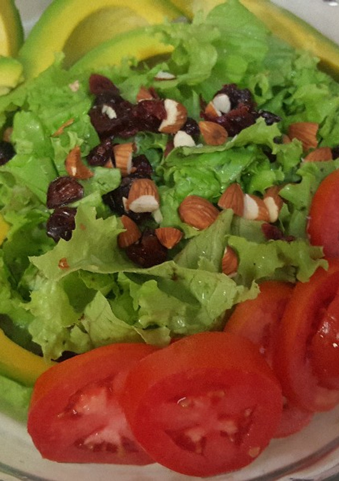 Una foto de Ensalada fresca con frutos secos