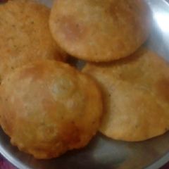 A picture of Kachori.