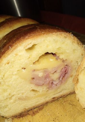 Una foto de Rosca de jamón y queso sencilla