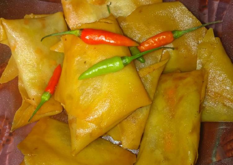 Samosa isi kentang wortel