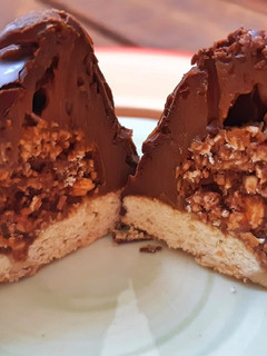 Una foto de Conitos de dulce de leche con ❤ de trufa