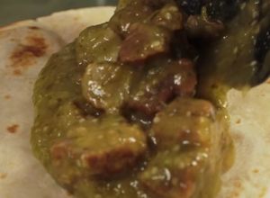 Una foto de Chicharrón en salsa verde