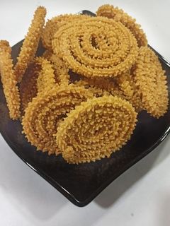 मिश्र पिठाची चकली (mishra pithachi chakali recipe in marathi) रेसिपी चे मुख्य फोटो