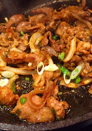 A picture of Dweji Bulgogi 돼지 불고기 (Spicy Korean Style Pork).