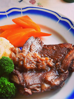 A picture of Chicken Thighs Braised in Red Wine with Apples and Cloves.
